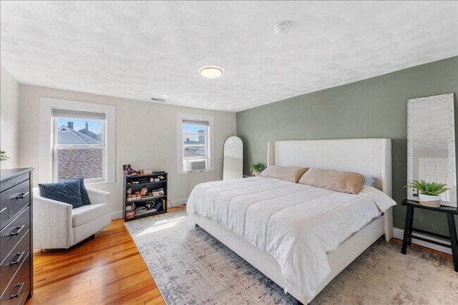 Building Photo - 49 Massasoit Ave