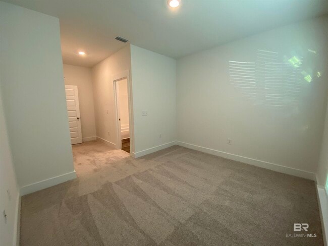 Building Photo - 510 Hardwood Ave