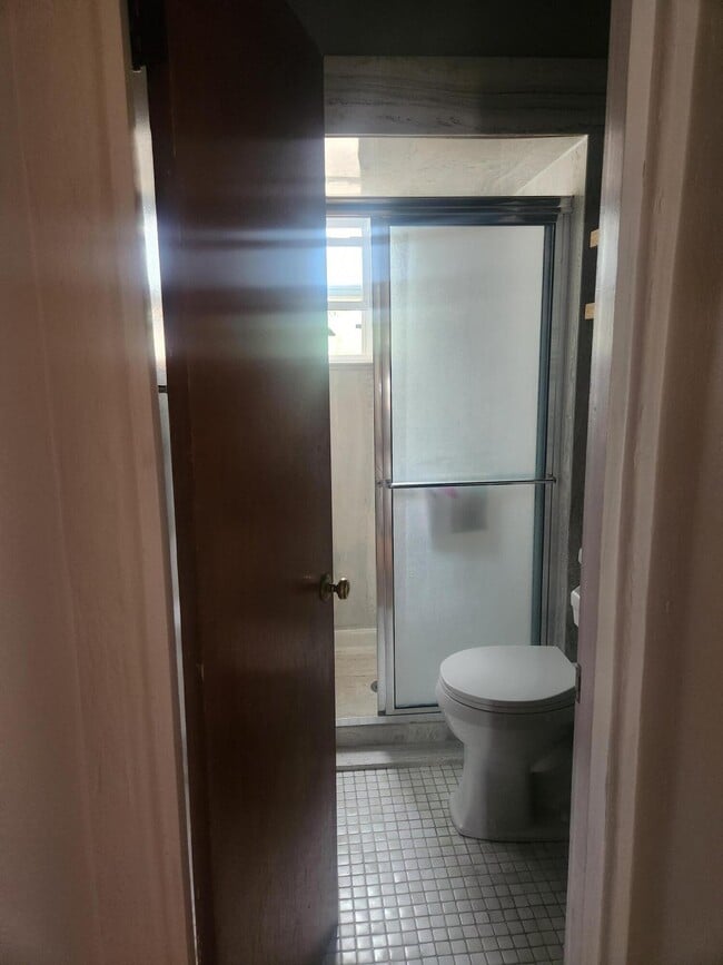 Building Photo - 1217 Girard Blvd NE