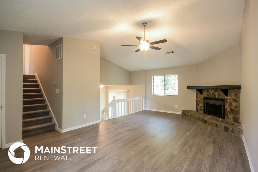 Building Photo - 733 Emerald Forest Cir SW