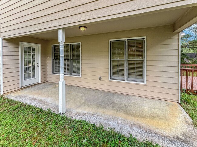 Building Photo - Beautiful and Comfortable Home in Mableton!