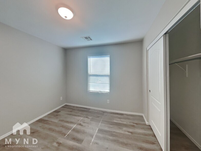 Building Photo - 20974 E Pecan Ln