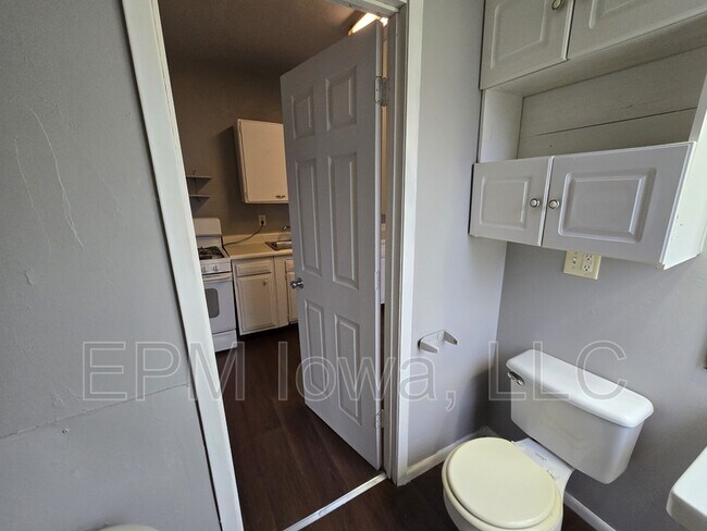 Building Photo - 949 13th St