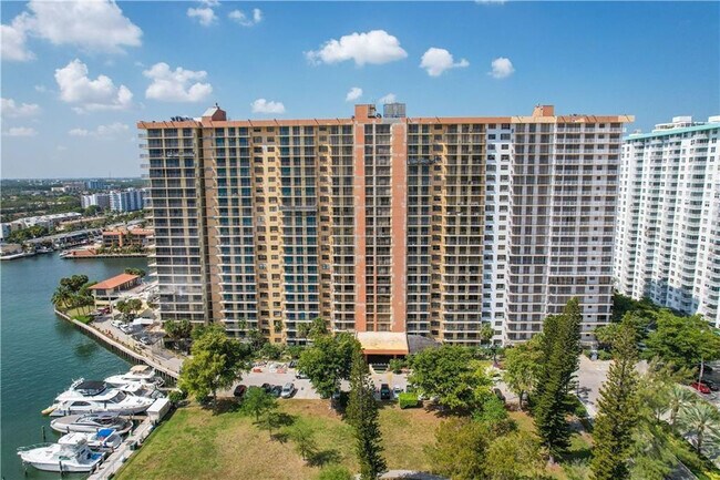 Building Photo - 290 174th St St