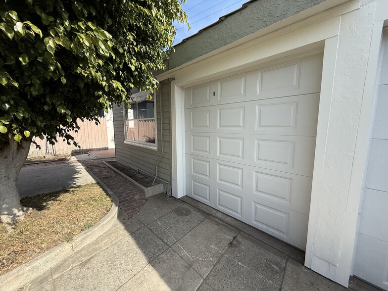 Single car garage for each unit (narrow) - 2822 S Holt Ave