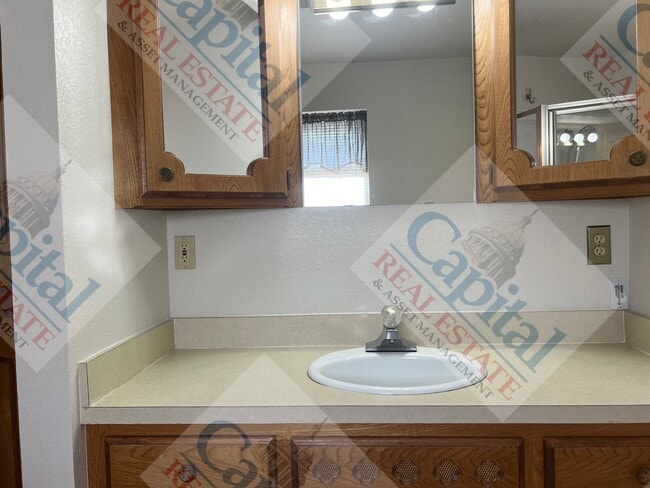 Building Photo - Country Beauty