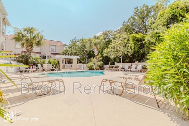 Building Photo - 516 Hillside Dr S