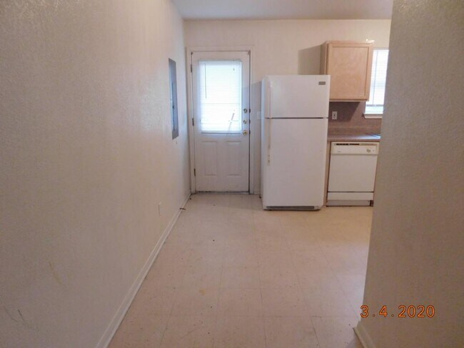Building Photo - 2811 Cantabrian Dr