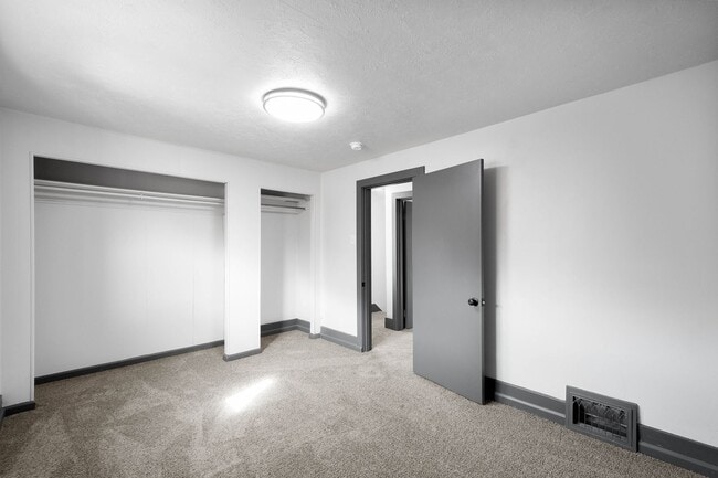 Building Photo - Stunning 3 bedroom home in McKees Rocks available May 1!