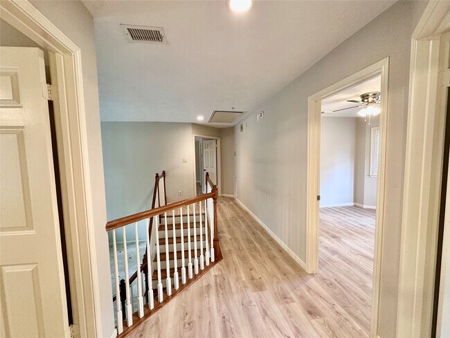 Building Photo - 15 Outervale Pl