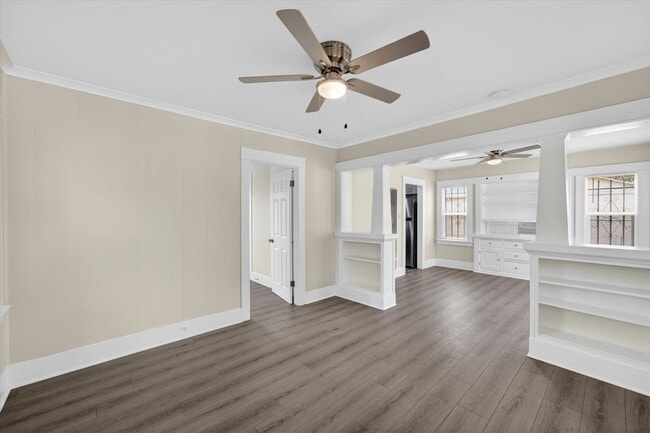 Building Photo - 5008 1/2 S Wilton Pl