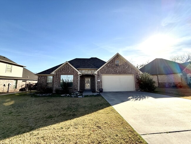 Building Photo - 414 Hidden Path