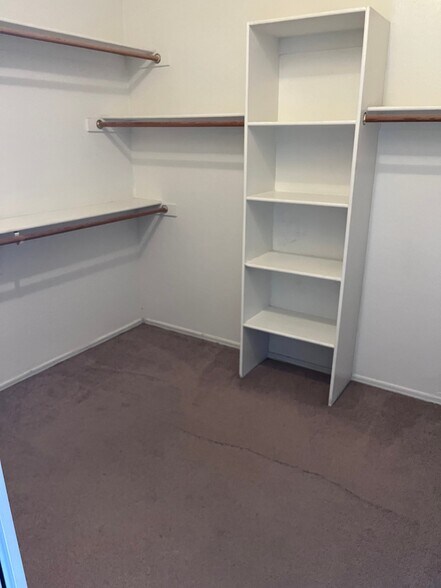 Building Photo - 221 E Arabian Dr