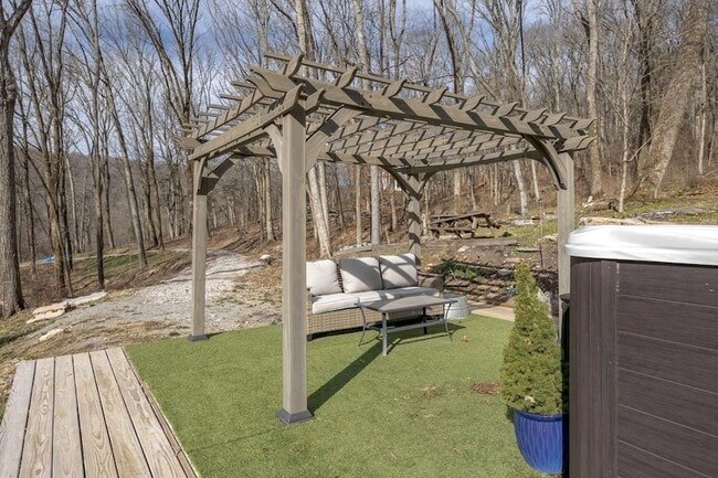 Building Photo - 1762 Burke Hollow Rd