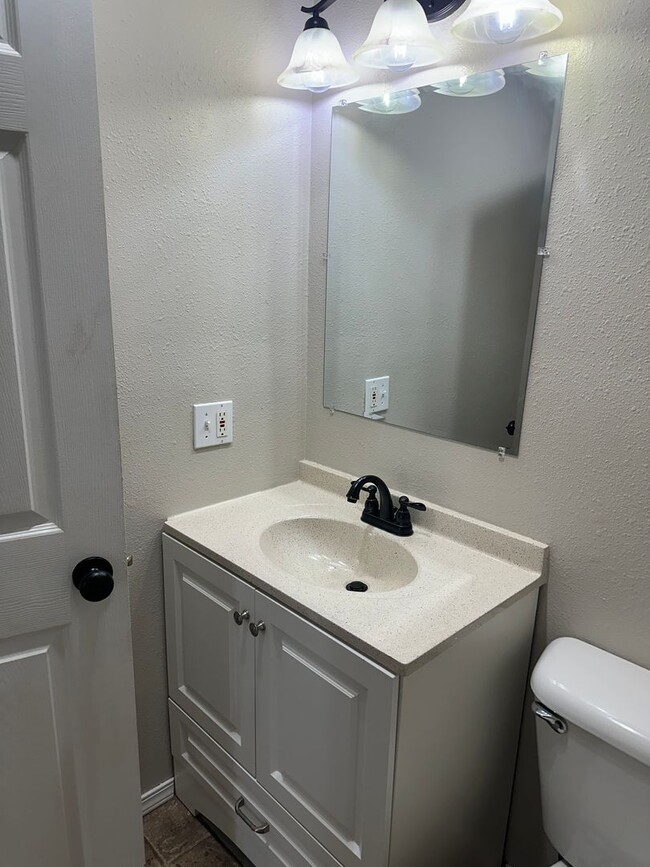 Building Photo - Adorable 1 bedroom 1 bathroom home in Spri...