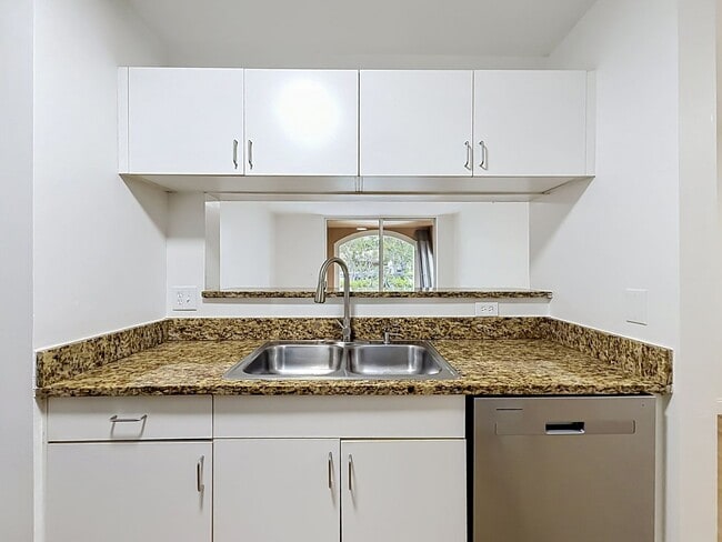 Building Photo - Super Cozy 2 bedroom in Desirable Neighborhood in coconut creek
