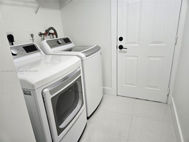 Building Photo - 3124 SW 154th Pl
