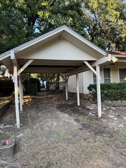 Building Photo - 74 Live Oak St
