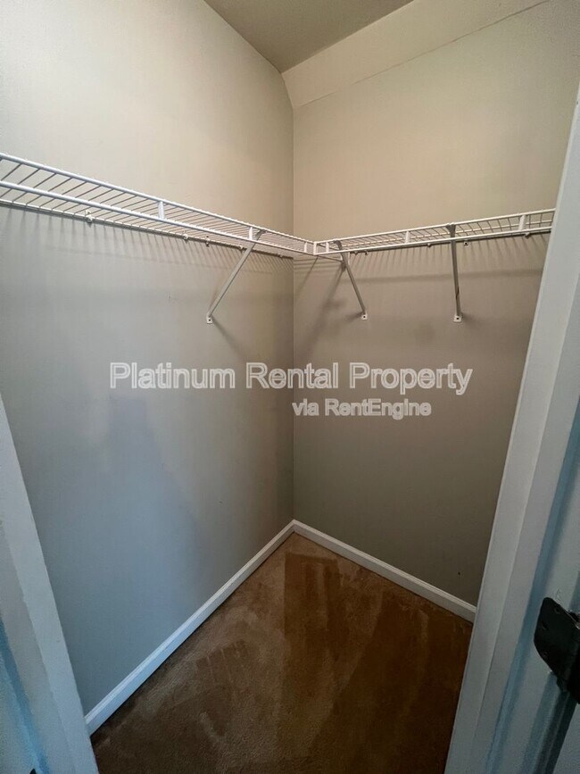 Building Photo - 7170 Belcrest Dr