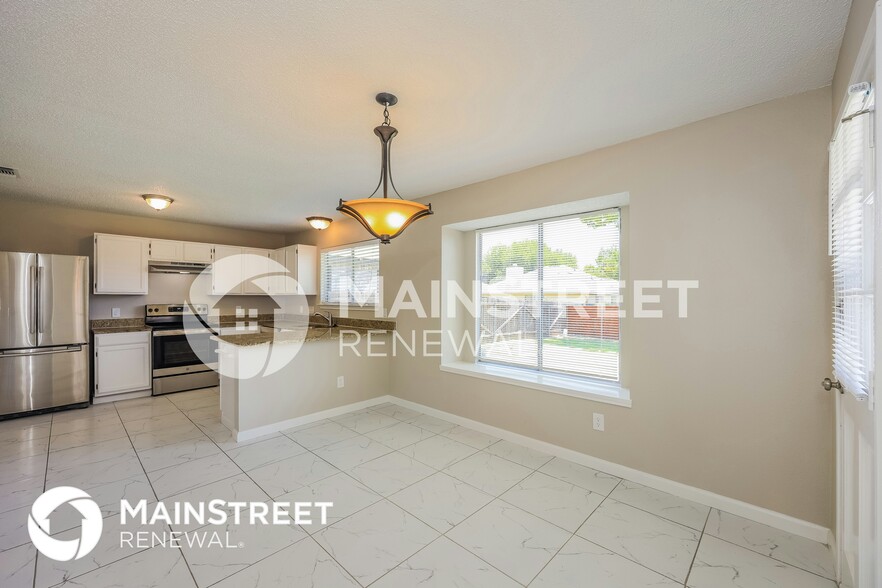 Building Photo - 6818 Still Lake Dr