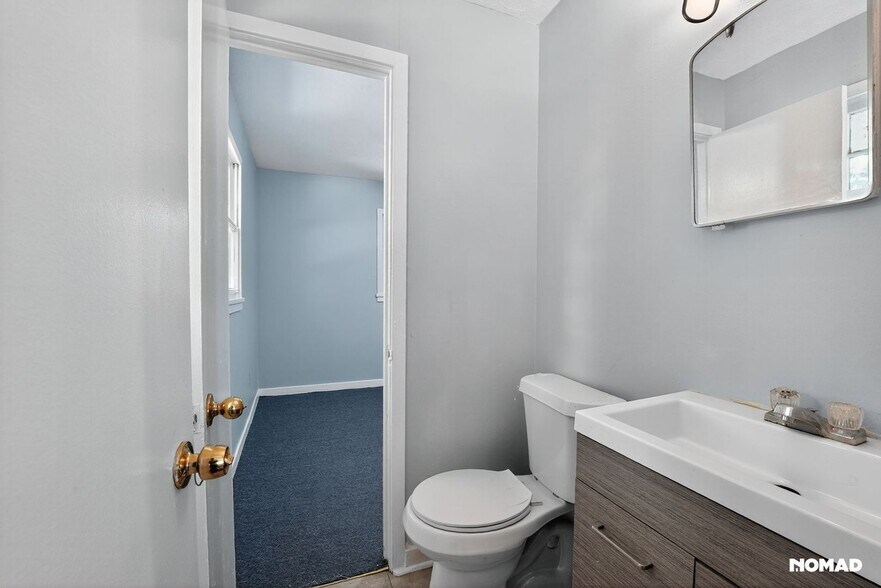 Building Photo - 704 Valleyview Dr