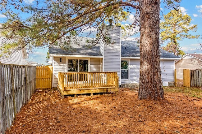 Building Photo - 3-Bedroom Retreat with 2 Full Baths in Fayetteville