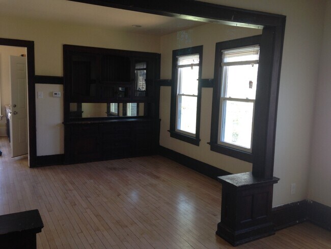 Building Photo - 2625 N Oakland Ave