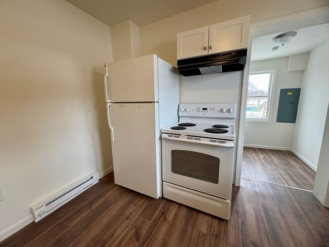 Building Photo - 133 W Maple St