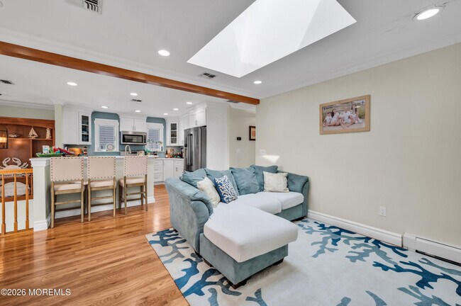 Building Photo - 15 Seville Dr