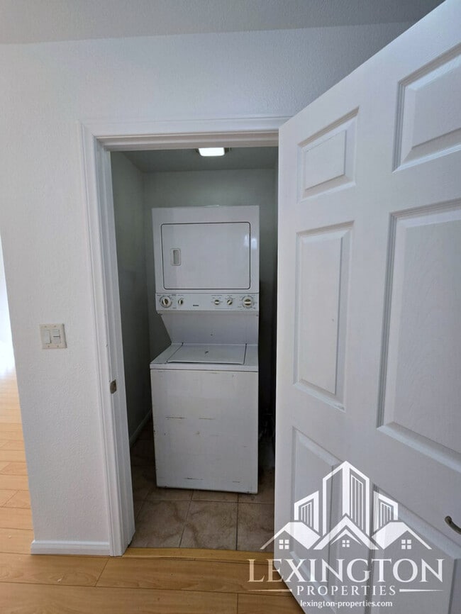 Building Photo - Stunning, 2BD/1BA, Condo in the Villaggio Community off Madison Ave. and Auburn Blvd.! ***Move-in...