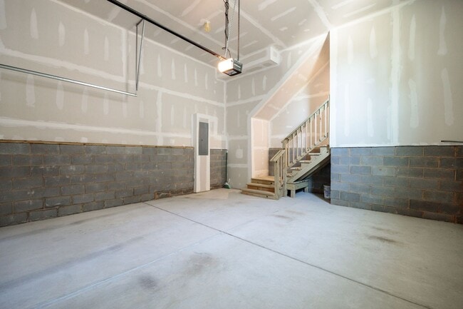 Building Photo - Beautiful 5 Bedroom Home with Attached In-...