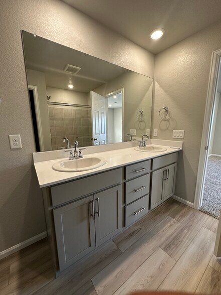 Building Photo - 762 N Rome St