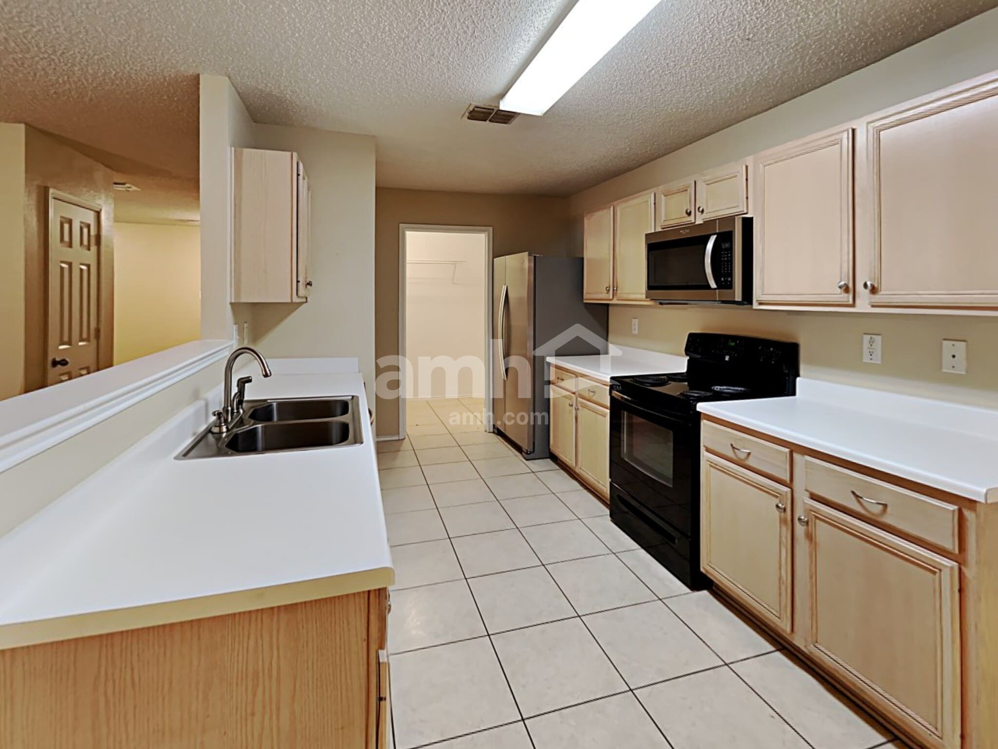 Building Photo - 1528 Englewood Dr