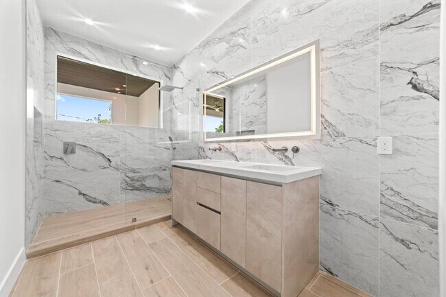 Building Photo - 1812 Miami Rd