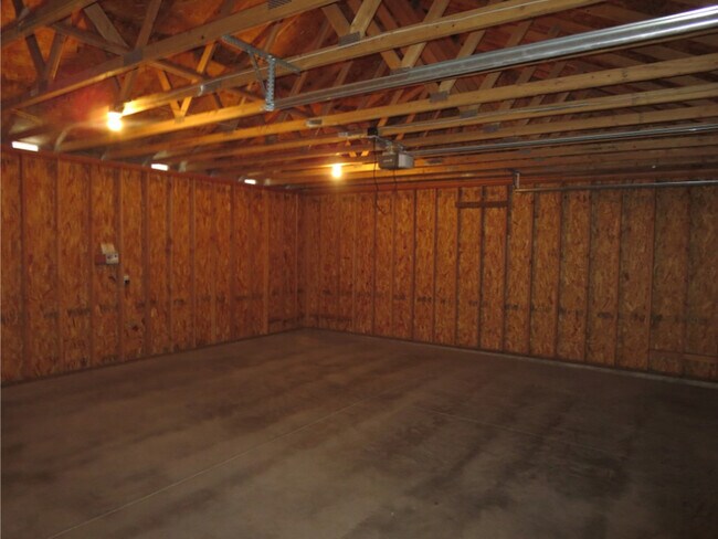 Building Photo - 63162 de Haviland St