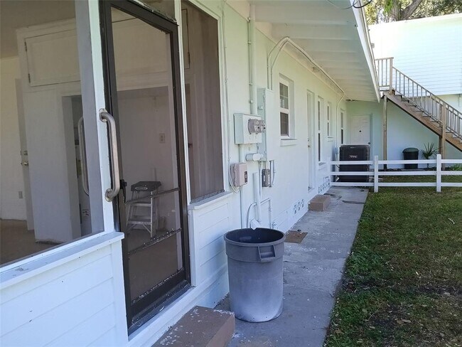 Building Photo - 10611 Dixon Dr