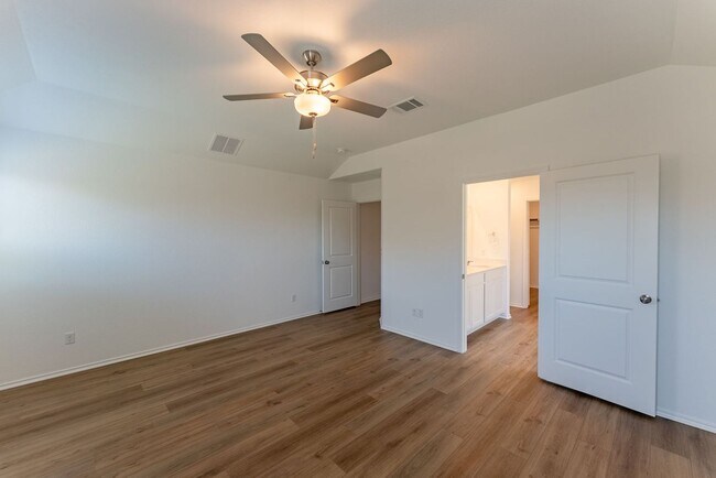 Building Photo - Modern Elegance in Kyle: 3BR Home with Office, Double Vanity, and Stylish Kitchen Island
