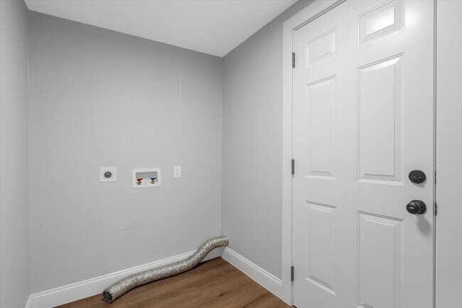 Building Photo - 2111 Herring Ave