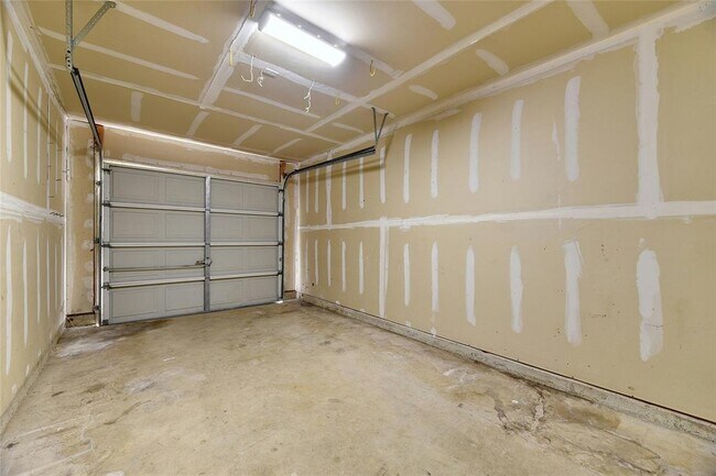 Building Photo - 9716 Sugar Hill Dr