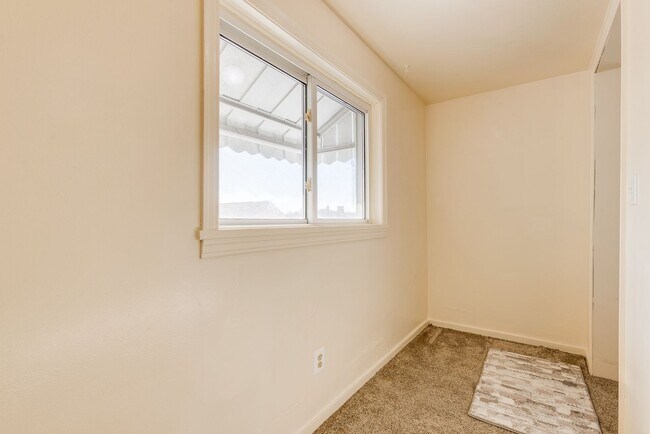 Building Photo - AVAILABLE NOW! 3 bed, 2 bath AMAZING House in Allentown!!!