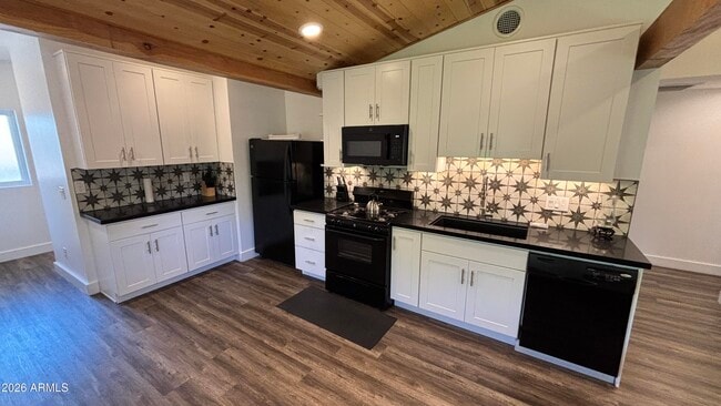 Building Photo - 706 E Whitton Ave