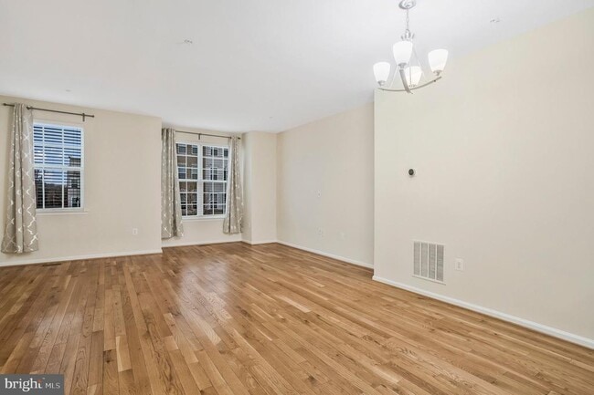 Building Photo - 1612 Fernwood Dr