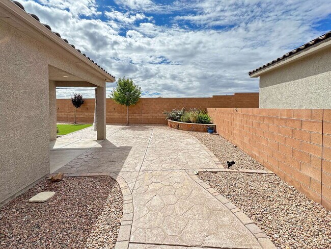 Building Photo - New 4 BR Home in Great Neighborhood!