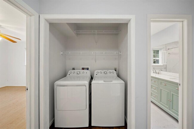Building Photo - 5215 Cheena Dr