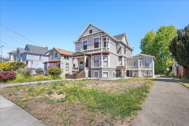 Building Photo - 2111 Buena Vista Ave