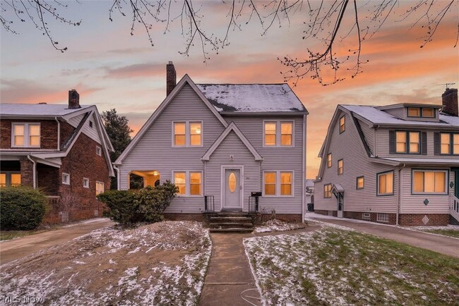 Building Photo - 231 E 210th St