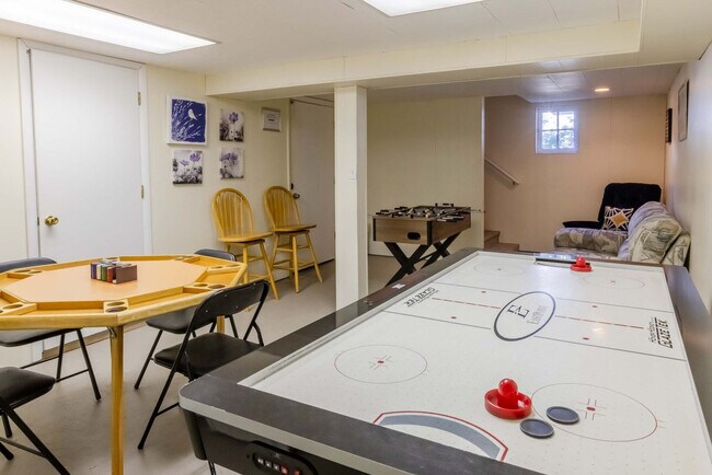 Building Photo - 640 S Columbia St