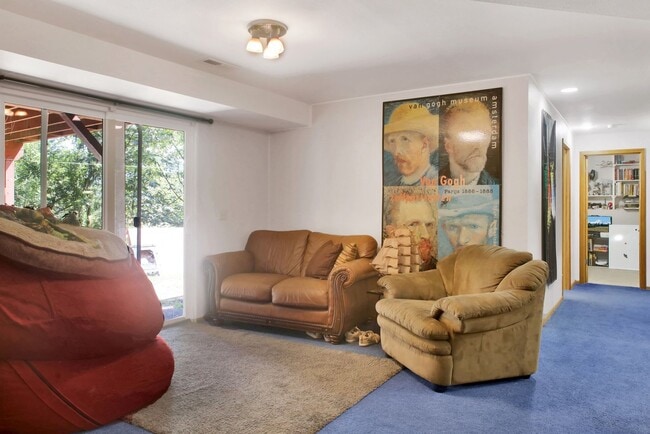 Building Photo - Preleasing Now! Available early August! 7 Bed, 2.5 Bath House!