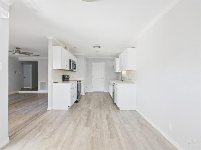 Building Photo - 11603 Gunsmoke Cir