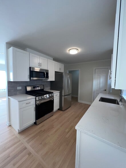 New Kitchen - 553 Winnetka Ave